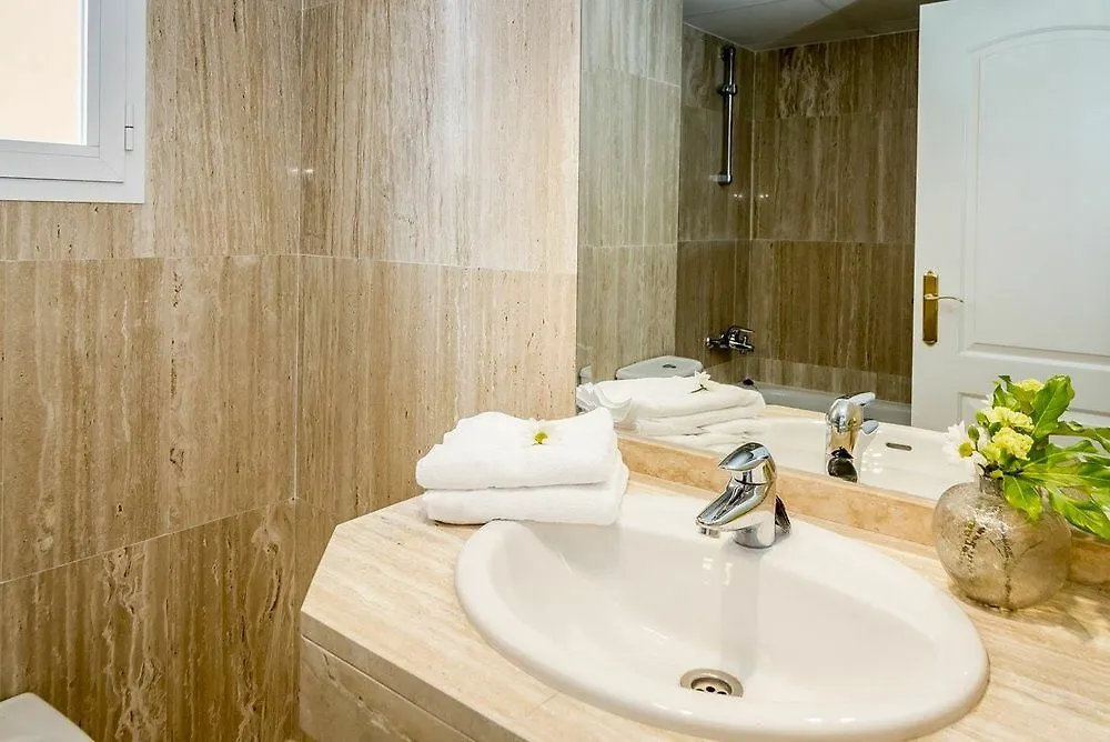 Apartment Los Lagos - Room Service Marbella